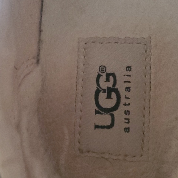 Ugg 8 - Picture 2 of 6